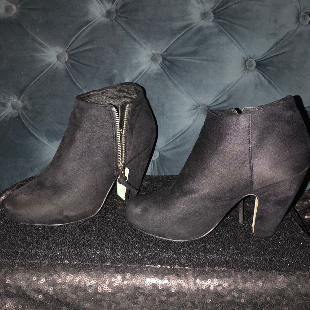 Madden Girl Black Faux Suede Ankle Booties Zipper